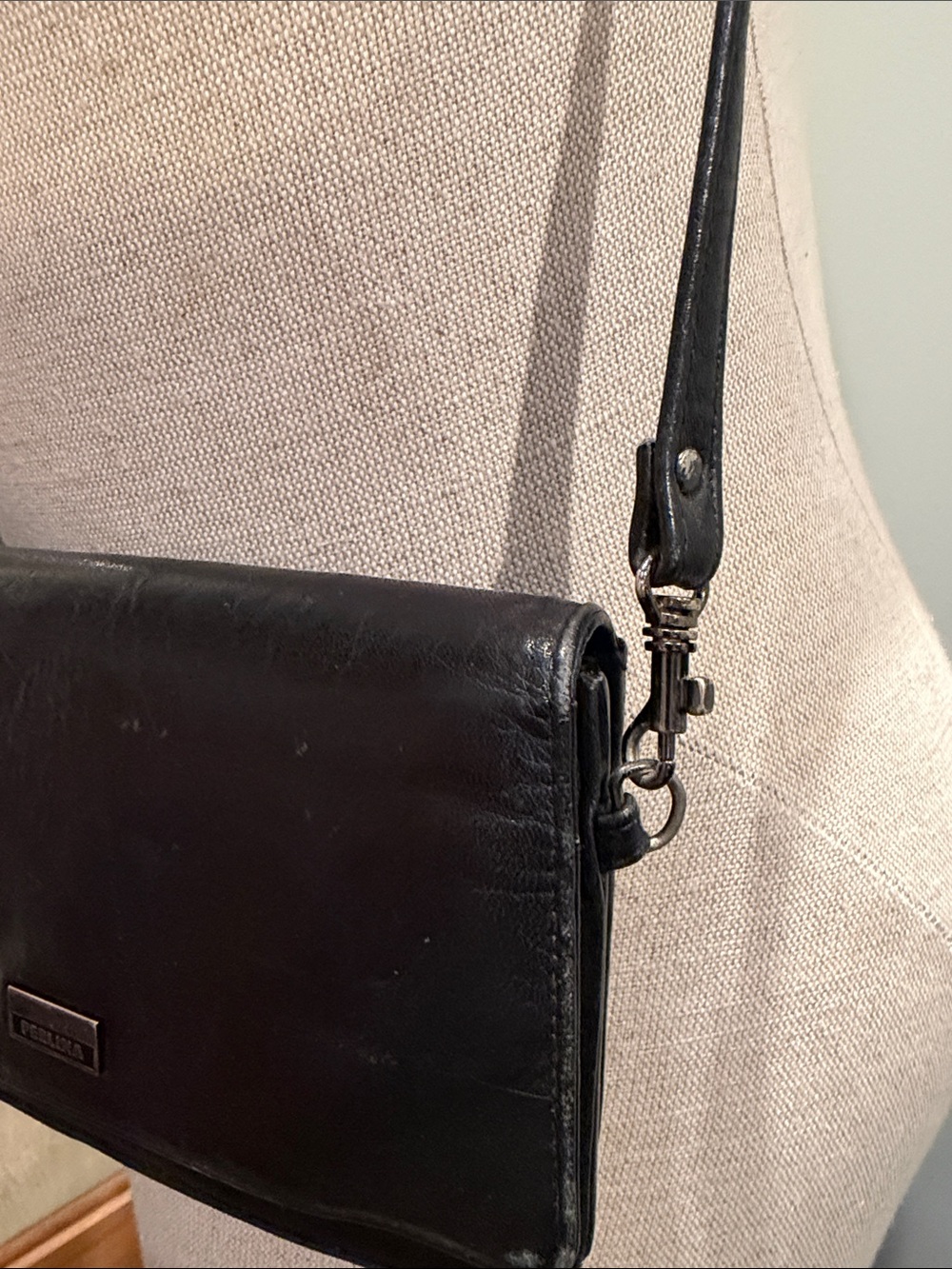 Perlina Black Leather Crossbody Bag with Metal Logo Plaque - Picture 3 of 15